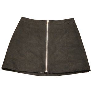 3/$25 🏷 H&M Faux Suede Mini Skirt Size 6
